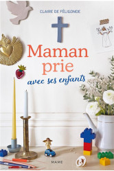 Maman prie avec ses enfants