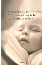 Murmures à un bébé qui vient de naître