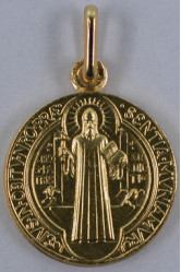 Medaille plaque or st benoit